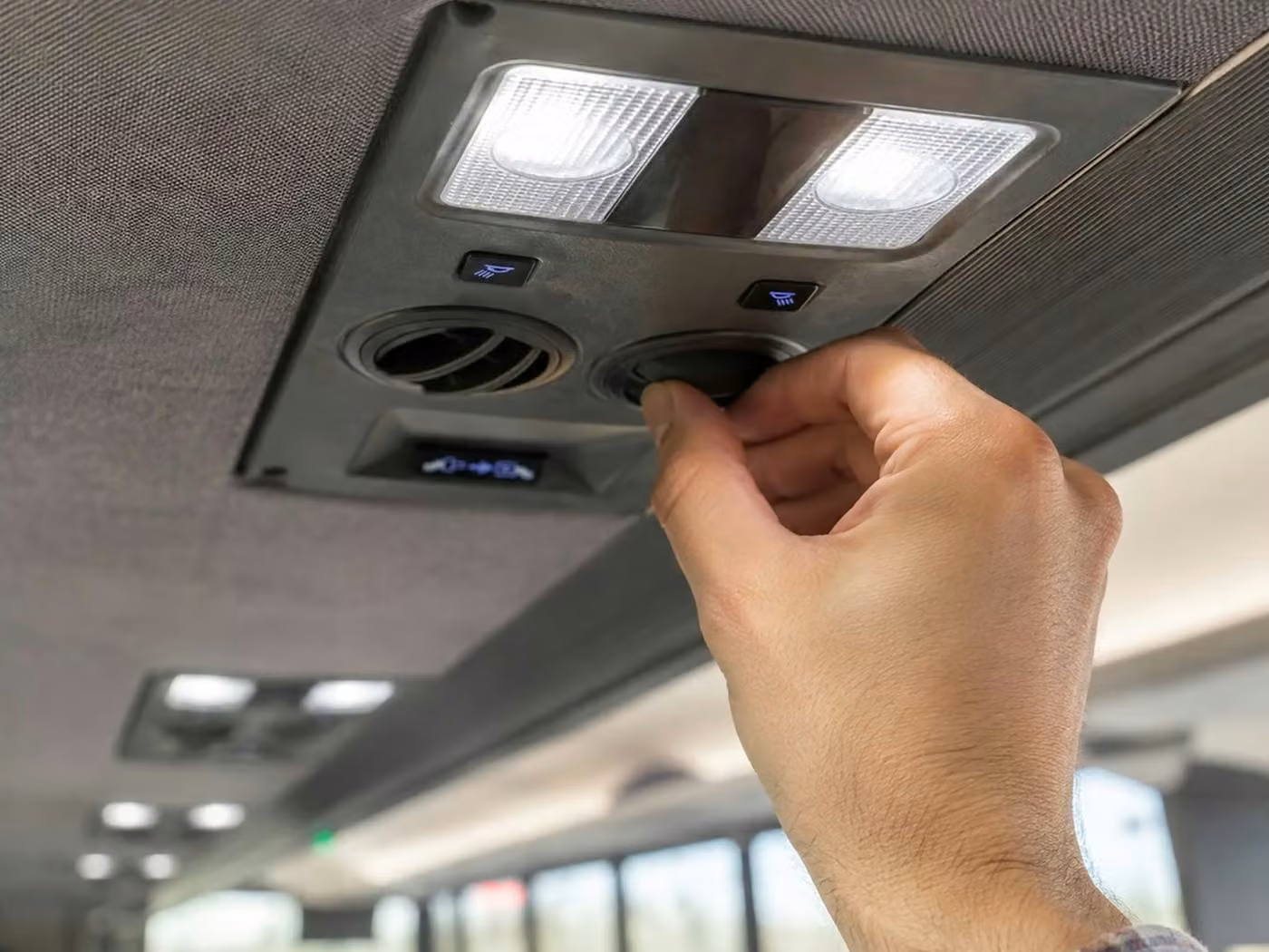 saratoga 15 passenger minibus air conditioning