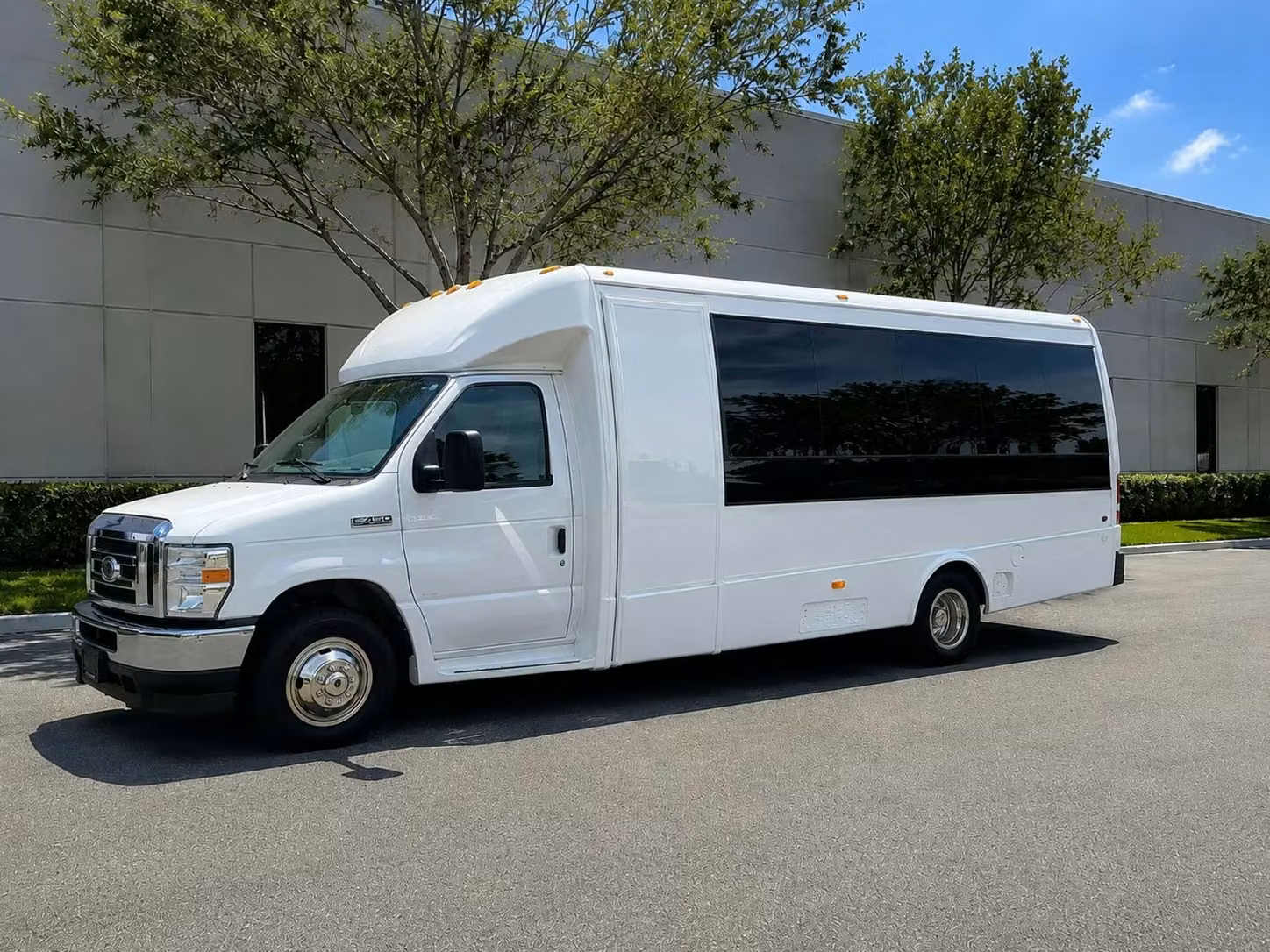 saratoga 15 passenger minibus rental
