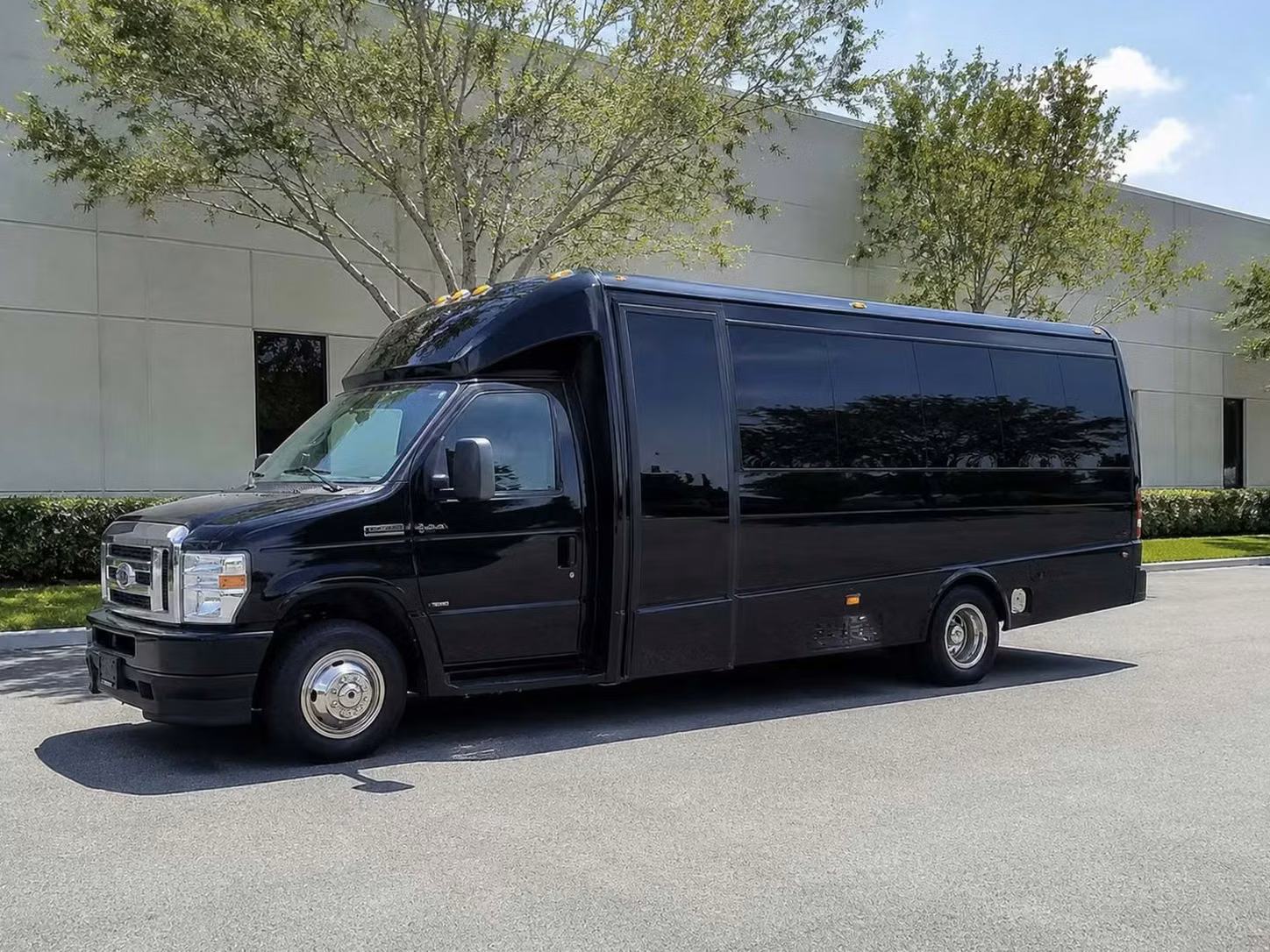saratoga 18 passenger minibus rental