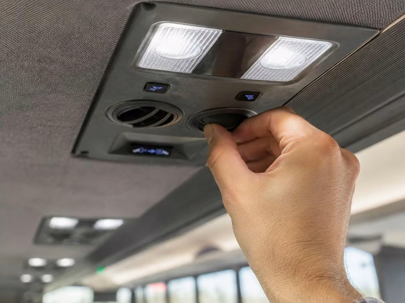 saratoga 25 passenger minibus air conditioning