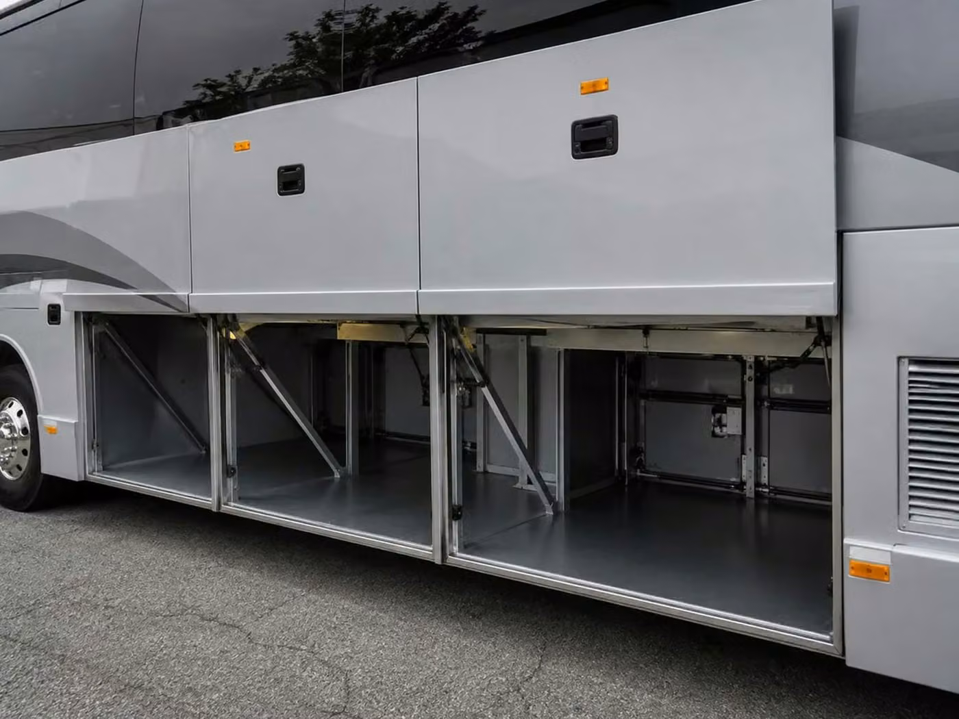saratoga 56 passenger charter bus luggage bays
