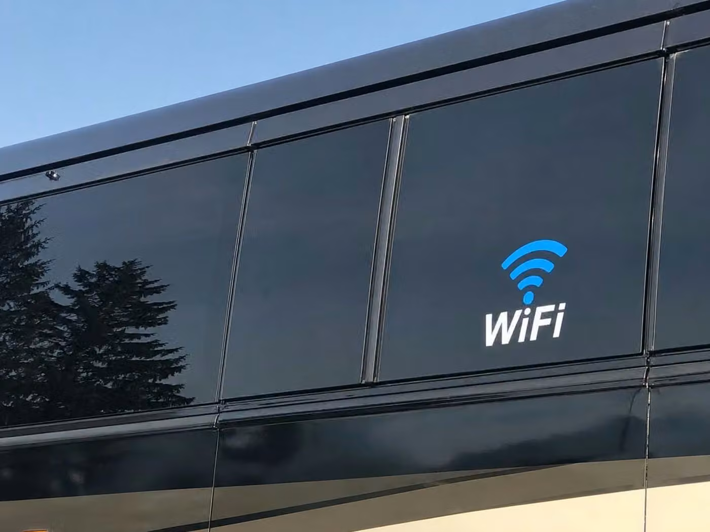 saratoga 56 passenger charter bus wifi